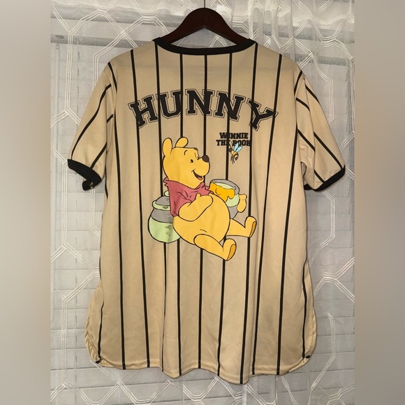Disney Large Cream and Black Winnie the Pooh Jersey - Picture 2 of 2